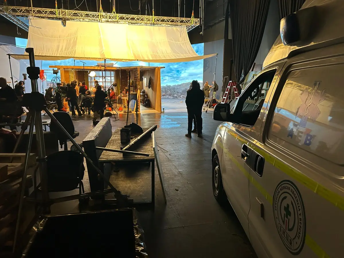 Móvil de SMUR dentro de un set de filmación